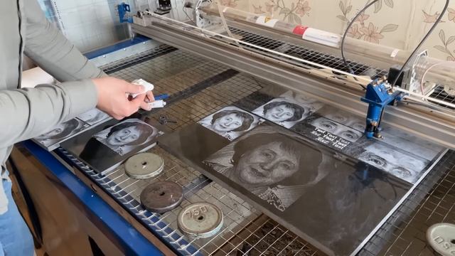 Гравировка памятников СО2 лазером. Клиент приехал из Нижневартовска чтобы сделать тесты.Гравировка п смотреть онлайн