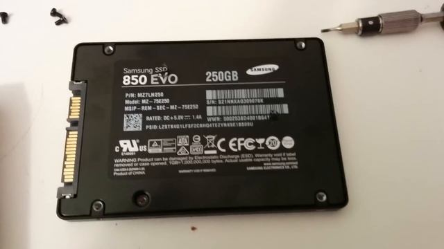 Acer Aspire 7750G Installing SSD in Second Bay смотреть онлайн
