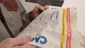 Зубчатый шпатель для укладки плитки на пол и стену с размером зуба (гребенки) – снято на видео