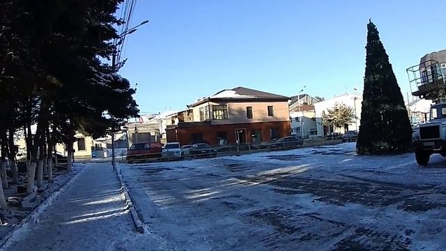 Ахалкалаки. В центре города ставят ёлку. смотреть онлайн