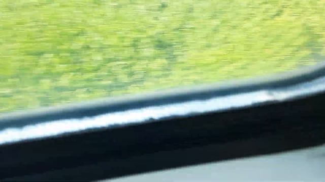 Мосты-арки из кирпича,по которым идут поезда,а внизу ещё ж/д пути, из которых торчат туннели.Каналы