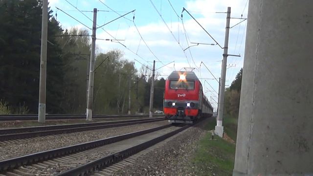Электровоз ЭП2К-227 со скорым дневным поездом №70 Москва - Липецк и приветливый машинист смотреть онлайн