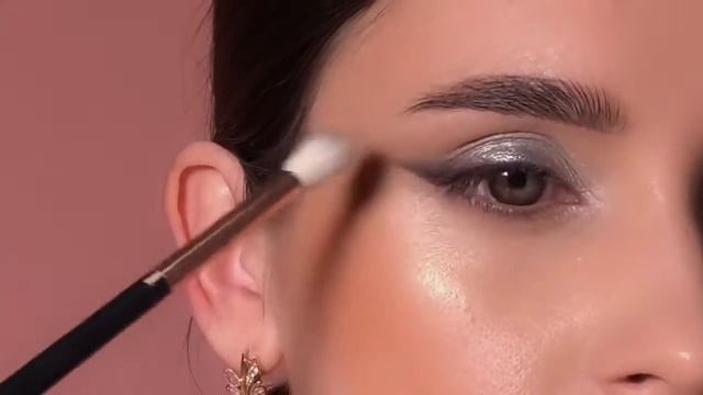 Макияж для начинающих Растушёванная стрелка смотреть онлайн