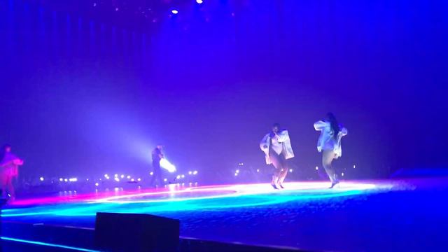 Drake - One Dance (Live at 3Arena) смотреть онлайн