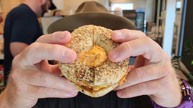 Big Bon Bodega (Savannah's BEST Bagels) смотреть онлайн