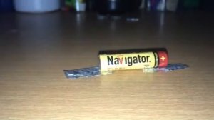 Айайай как развести огонь спомощью батарейки и фольги