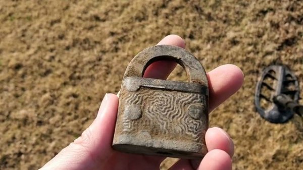 Metal Detecting: Teknetics T2-LTD-BLK - Random Vintage Finds