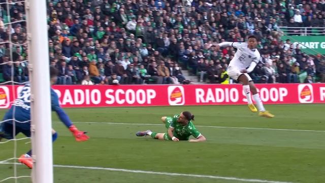 Résumé : Saint-Etienne sort la tête de l'eau et enfonce Dijon смотреть онлайн