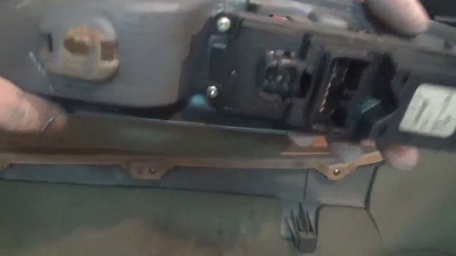 Как снять дверные обшивки. Mazda MPV. смотреть онлайн