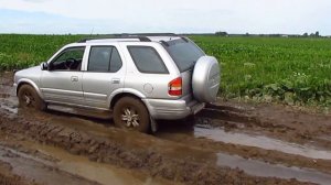 Опель фронтера в грязи покатушки