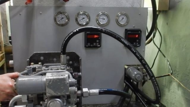 Ремонт насоса МКРН минипогрузчика МКСМ-800. Испытание и настройка после ремонта. смотреть онлайн