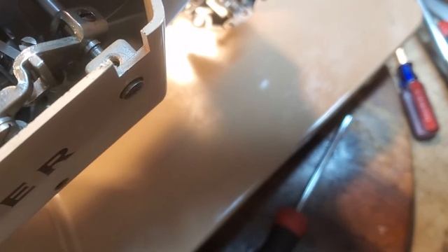 Singer 401a Stitch selector finger out of alignment - How I fixed it смотреть онлайн