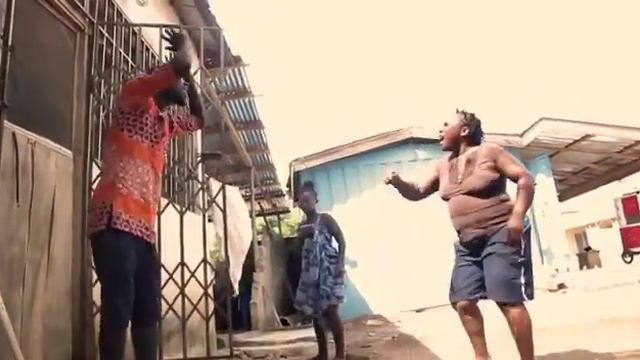TWO WOMEN FIGHTING IN A ROADSIDE смотреть онлайн