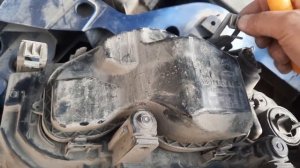 Ford Focus - 2. замена лампочек фары...