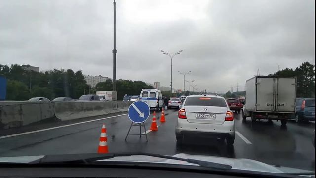 МКАД, Поршень и мотоциклист сожрали час в пробке смотреть онлайн