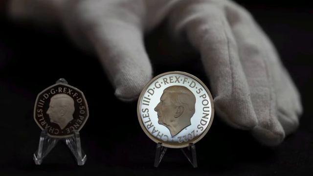 Так выглядят первые монеты с изображением короля Карла III, их показывает королевский монетный двор смотреть онлайн
