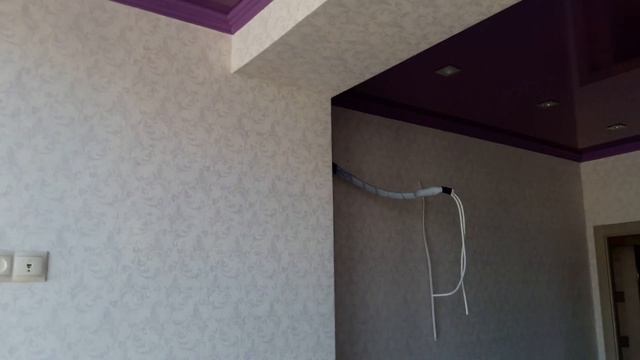 Натяжные потолки с крашенными багетами в цвет потолка. смотреть онлайн