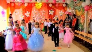 ТОРЖЕСТВЕННЫЙ ВХОД ДЕТЕЙ НА ВЫПУСКНОМ ПРАЗДНИКЕ.