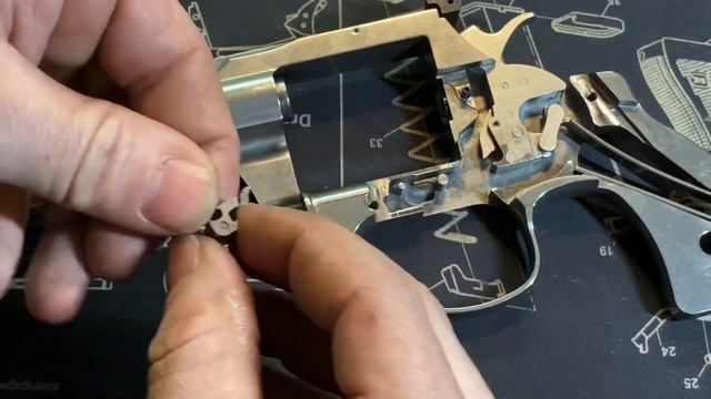 Colt King Cobra Target Complete Disassembly смотреть онлайн