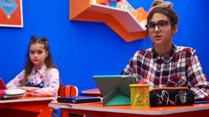 УЧИЛКА НАС ЗАГИПНОТИЗИРОВАЛА!!!