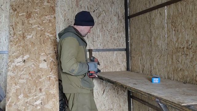Делаю стеллаж в котельной. Начал утеплять стену. смотреть онлайн