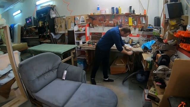 Ремонт и перетяжка мебели. Ремонт дивана с электроприводом. Вторая жизнь любимому дивану. смотреть онлайн