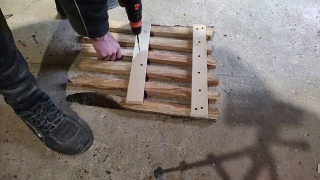 очень крутая ВЕШАЛКА из дерева Сделай себе такую/// very cool HANGER made of wood Make yourself one смотреть онлайн