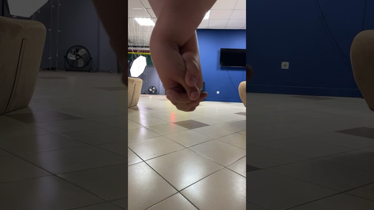 When hand is this? смотреть онлайн