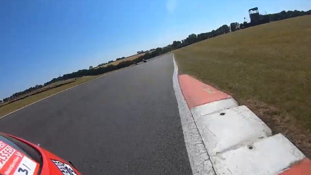 Wild Hogs do Cadwell - Ducati 900SS - Chasing the Kushitani Kid on the mighty TL1000S смотреть онлайн