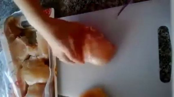 Как нарезать куриное филе на отбивные.