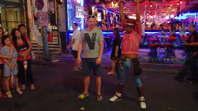 Pattaya Walking street фокусник с сигаретами и Михаил смотреть онлайн