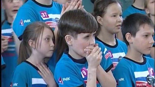 Зачем ученики приходят в школу во время каникул? ВИДЕО смотреть онлайн