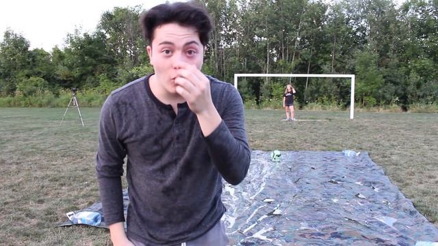 SLIP 'N' SLIDE SOCCER CHALLENGE!! (FOOTBALL) смотреть онлайн