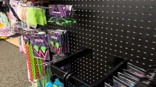 Spirit Halloween Half Off Entire Store! смотреть онлайн