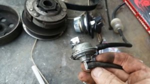 Не заводится скутер, вакуумный гад краник!