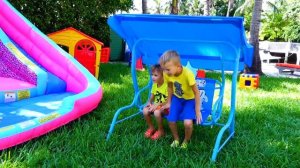 Влад и Никита и Челлендж с огромными яйцами с сюрпризами