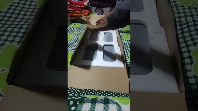 samsung 24 inch monitor (LF24T350FHWXXL) UNBOXING смотреть онлайн