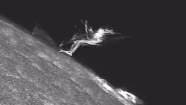 С Солнца вырвался торнадо способный поглотить Землю смотреть онлайн