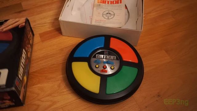 Repairing an old MB Simon Electronic Game смотреть онлайн