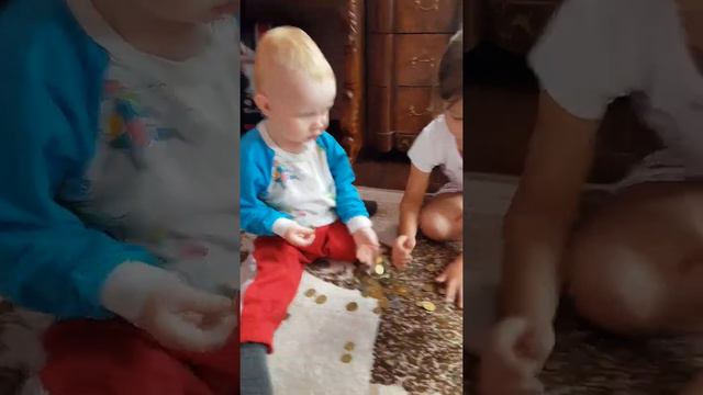 Считаем деньги ))) тонна мелочи ))🤩💲💰 смотреть онлайн