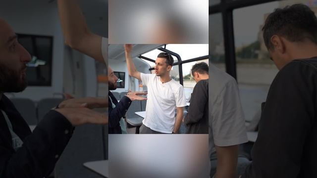 Омар придумал тему | Омар в Большом городе #shorts смотреть онлайн