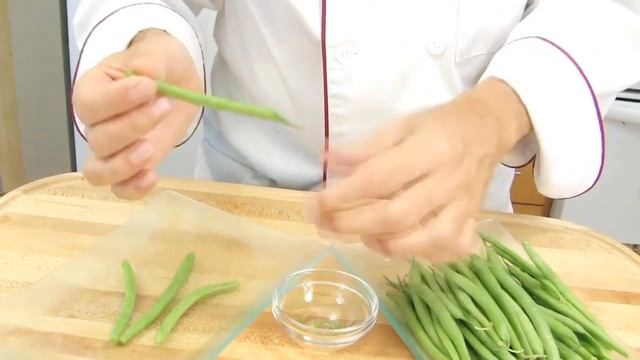 How to Clean Green Beans - How to Trim Green Beans - How to Prepare Green Beans aka Broad Beans смотреть онлайн