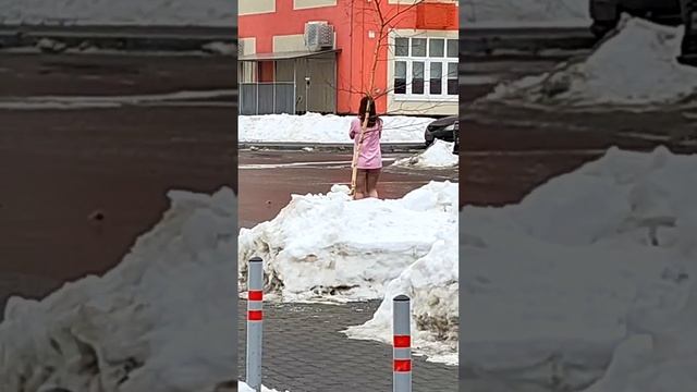 Весна опять пришла......Под чем данная особа. смотреть онлайн