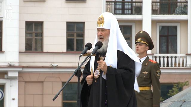 Патриарх Кирилл возложил венок к Монументу Победы в Минске смотреть онлайн