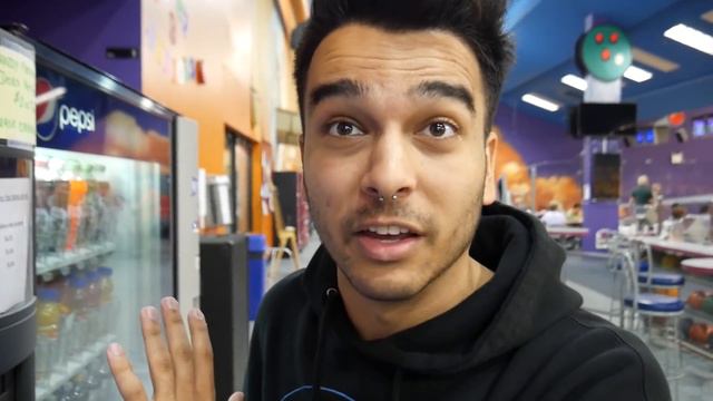 We Only Ate From VENDING MACHINES And it Was 100% RANDOM! *24 Hour Impossible FOOD CHALLENGE* смотреть онлайн