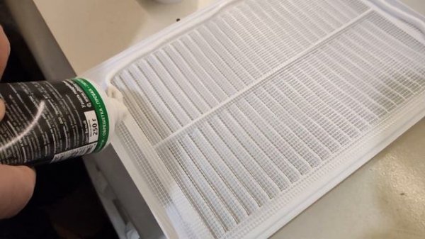 КАК ЗАКРЕПИТЬ ВЕНТИЛЯЦИОННУЮ РЕШЕТКУ. Устанавливаем решетку на вентиляцию