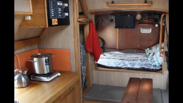 МУЖИК переделал военный Урал 4320 в ШИКАРНЫЙ автодом с люксовым интерьером для бездорожья смотреть онлайн