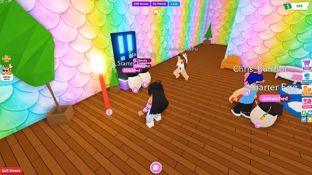 Our ADOPTED Baby's FIRST Dress Up In Roblox! смотреть онлайн