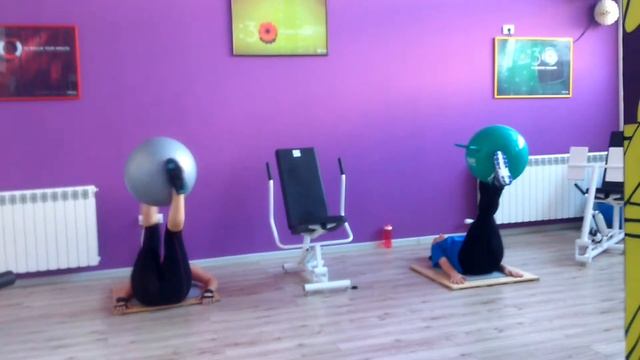 Fit Dame i Pilates Lopta смотреть онлайн