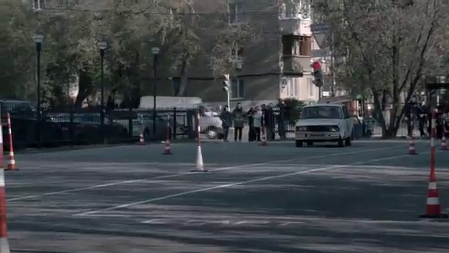 Даниил Квят сдает на права в России смотреть онлайн